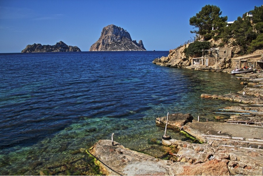 The HOUSES IN IBIZA Prime Real Estate Market SUMMER 2015 REPORT